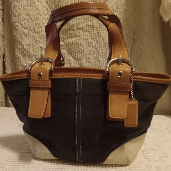 Authentic Coach bag. - Picture 4 of 4